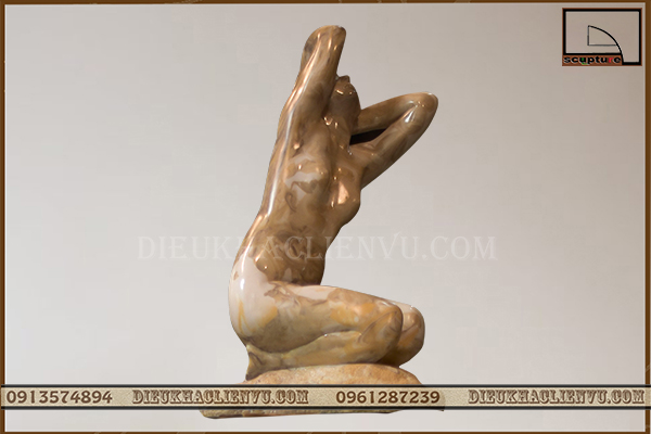 Tượng cô gái Nude